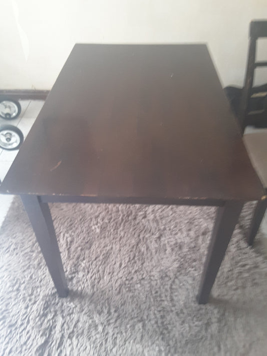 CHIP WOOD DINING TABLE